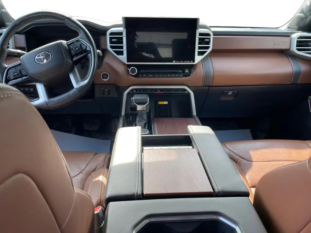 Toyota Tundra снимка Toyota Tundra