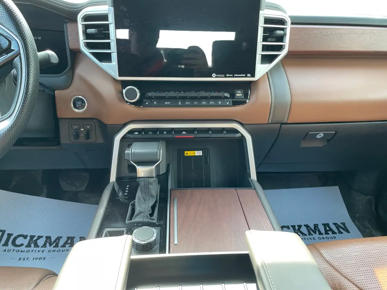 Toyota Tundra снимка Toyota Tundra
