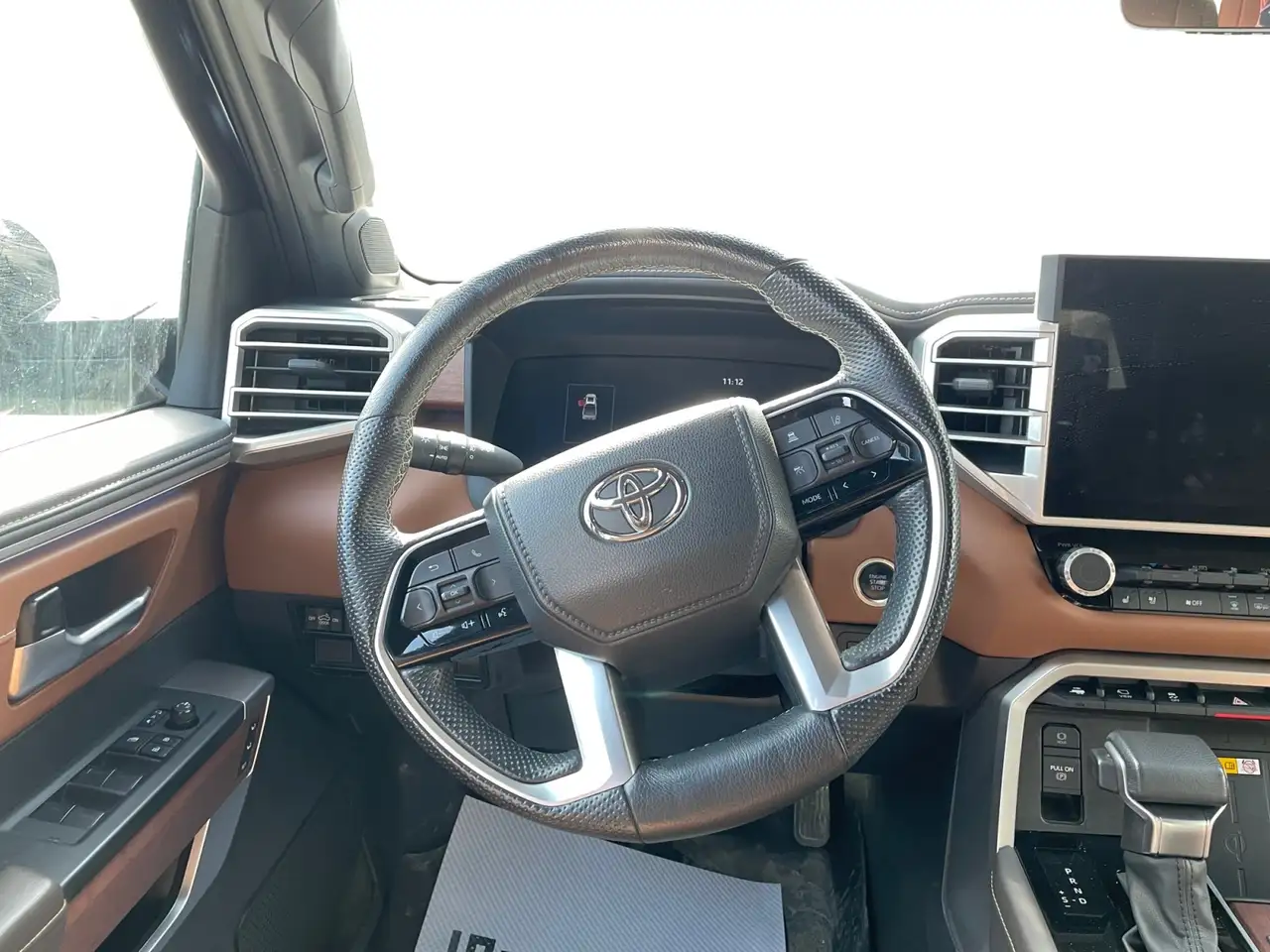 Toyota Tundra снимка Toyota Tundra