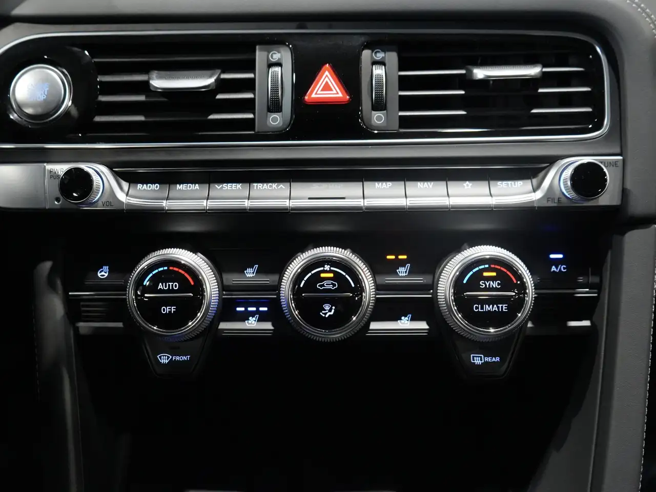 Genesis G70 снимка Genesis G70