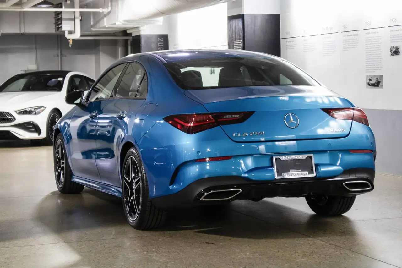 Mercedes-Benz CLA снимка Mercedes-Benz CLA