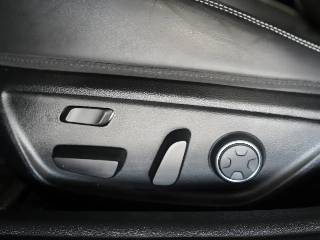 Genesis G70 снимка Genesis G70