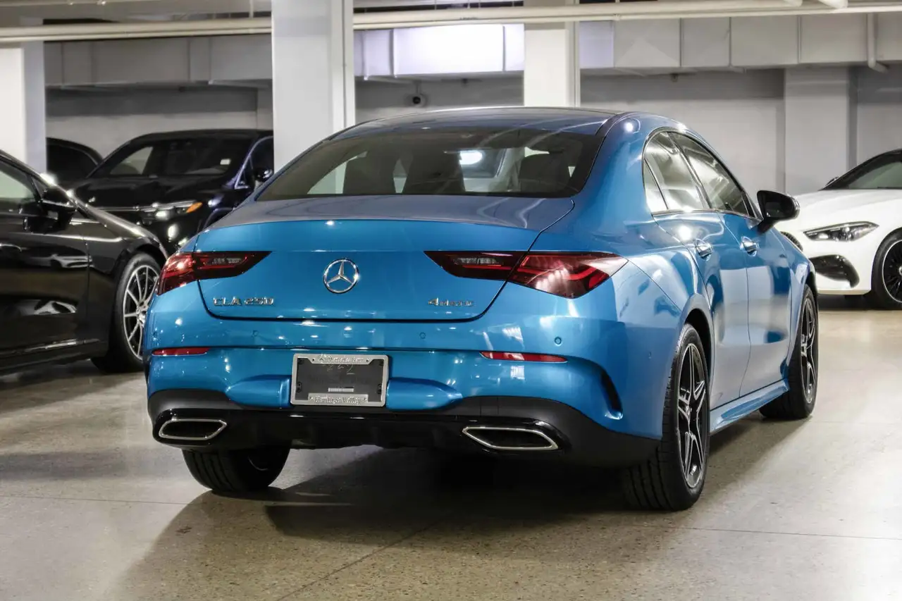 Mercedes-Benz CLA снимка Mercedes-Benz CLA