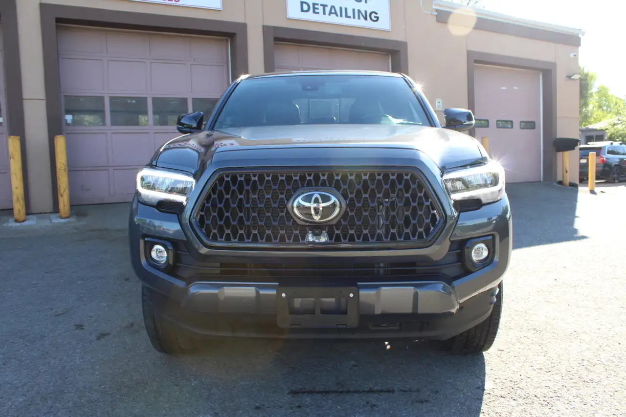 Toyota Tacoma снимка Toyota Tacoma