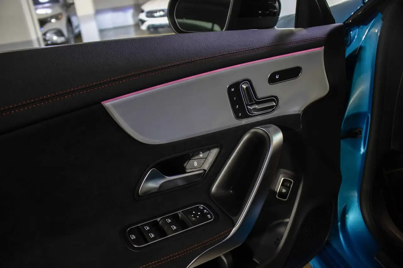 Mercedes-Benz CLA снимка Mercedes-Benz CLA