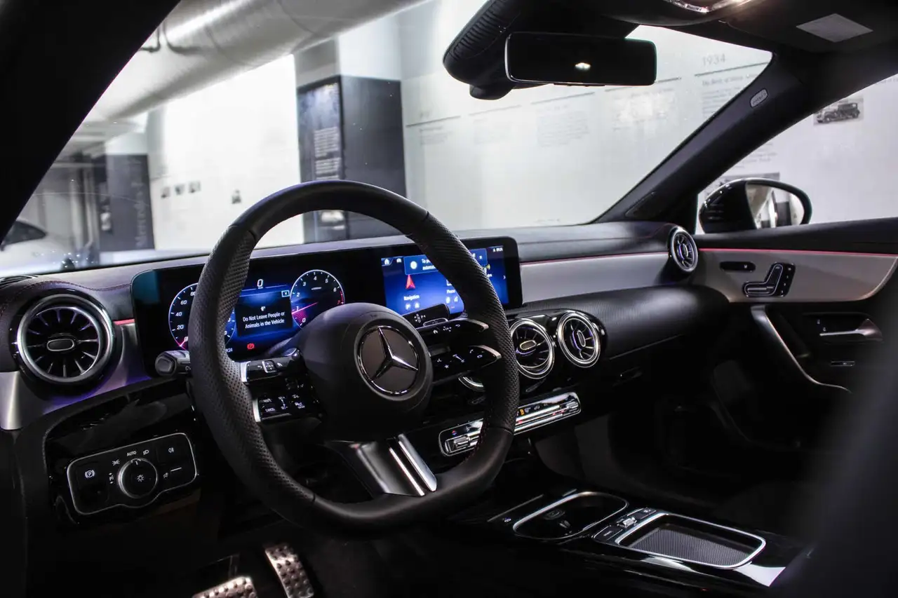 Mercedes-Benz CLA снимка Mercedes-Benz CLA