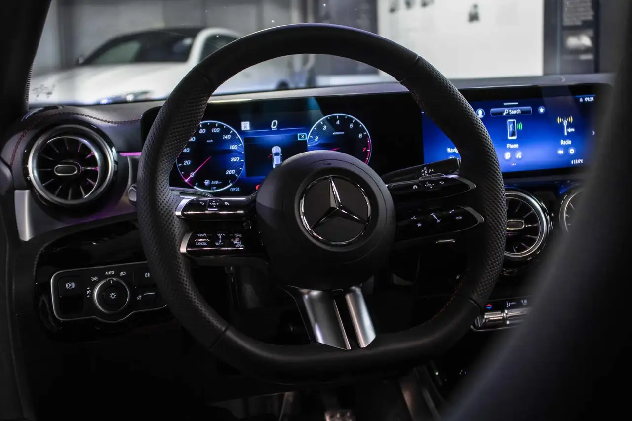 Mercedes-Benz CLA снимка Mercedes-Benz CLA