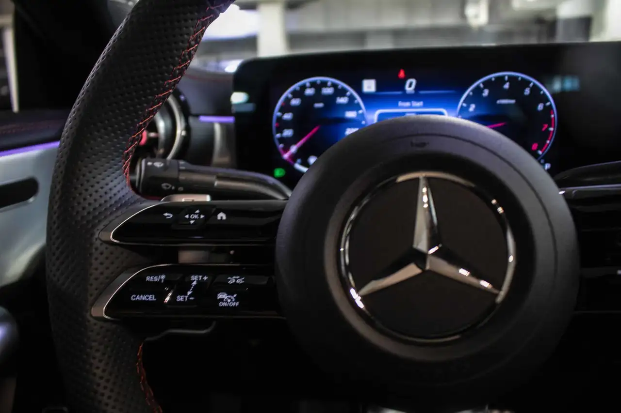 Mercedes-Benz CLA снимка Mercedes-Benz CLA