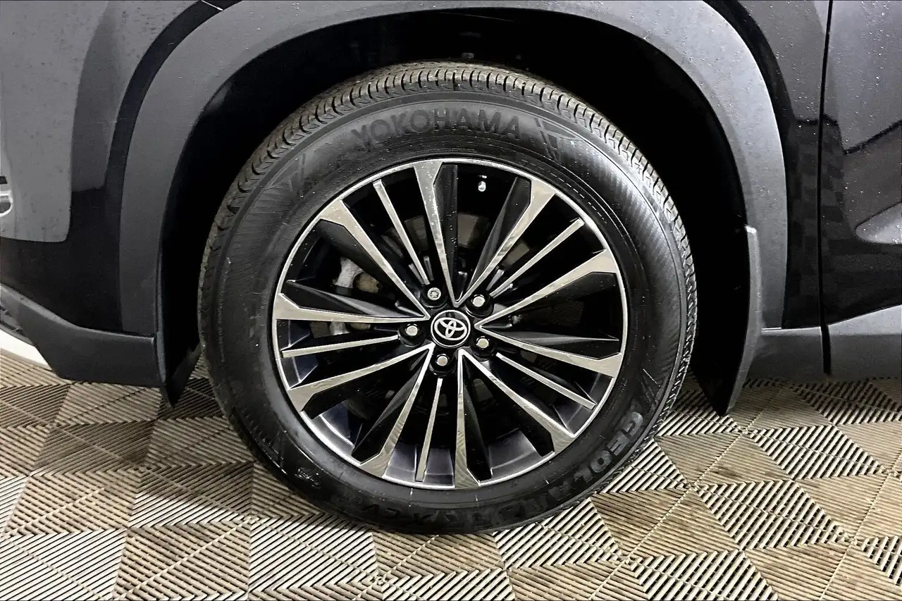 Toyota Grand Highlander fotografie Toyota Grand Highlander