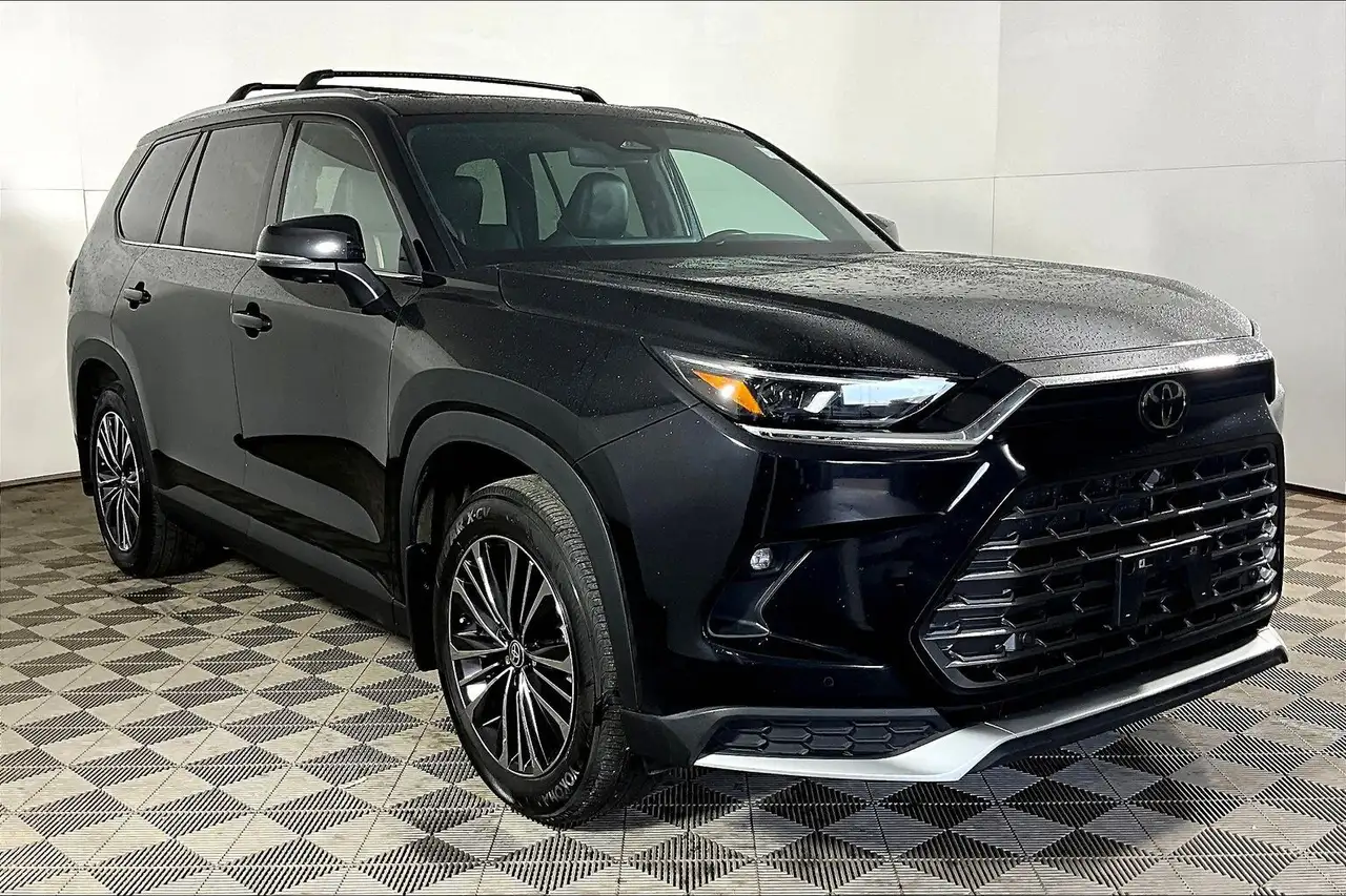 Toyota Grand Highlander fotografie Toyota Grand Highlander
