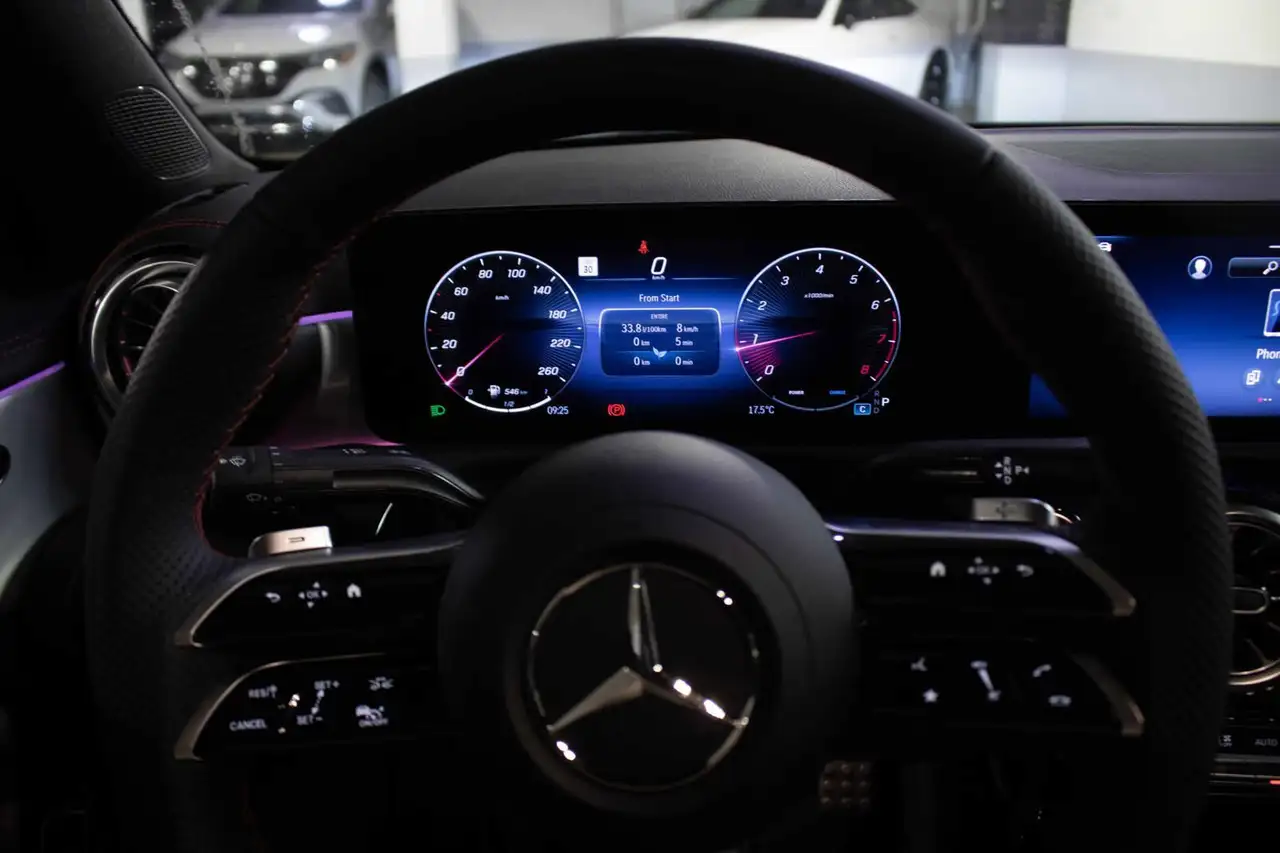 Mercedes-Benz CLA снимка Mercedes-Benz CLA