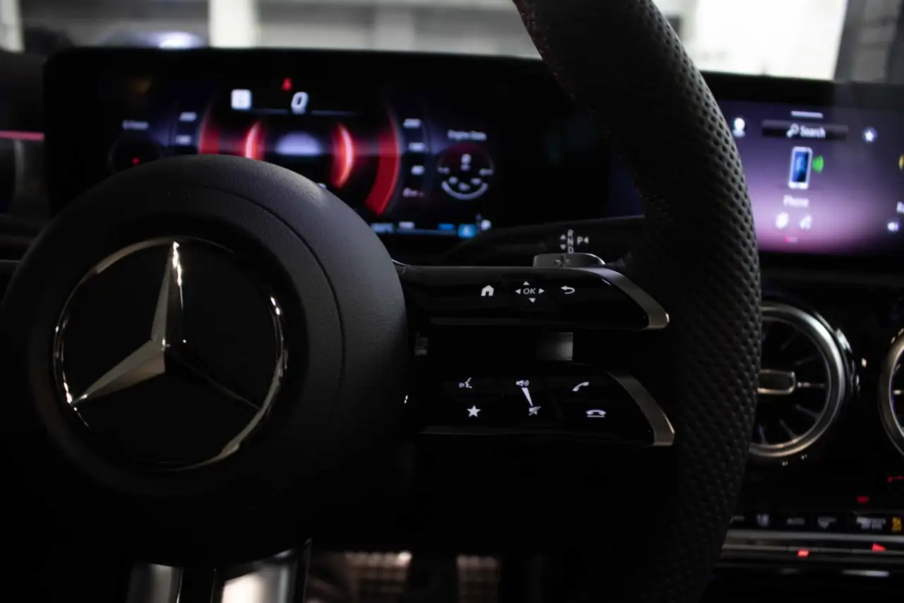 Mercedes-Benz CLA снимка Mercedes-Benz CLA