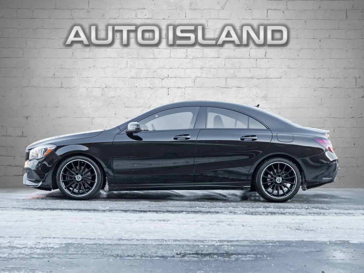 Mercedes-Benz CLA снимка Mercedes-Benz CLA
