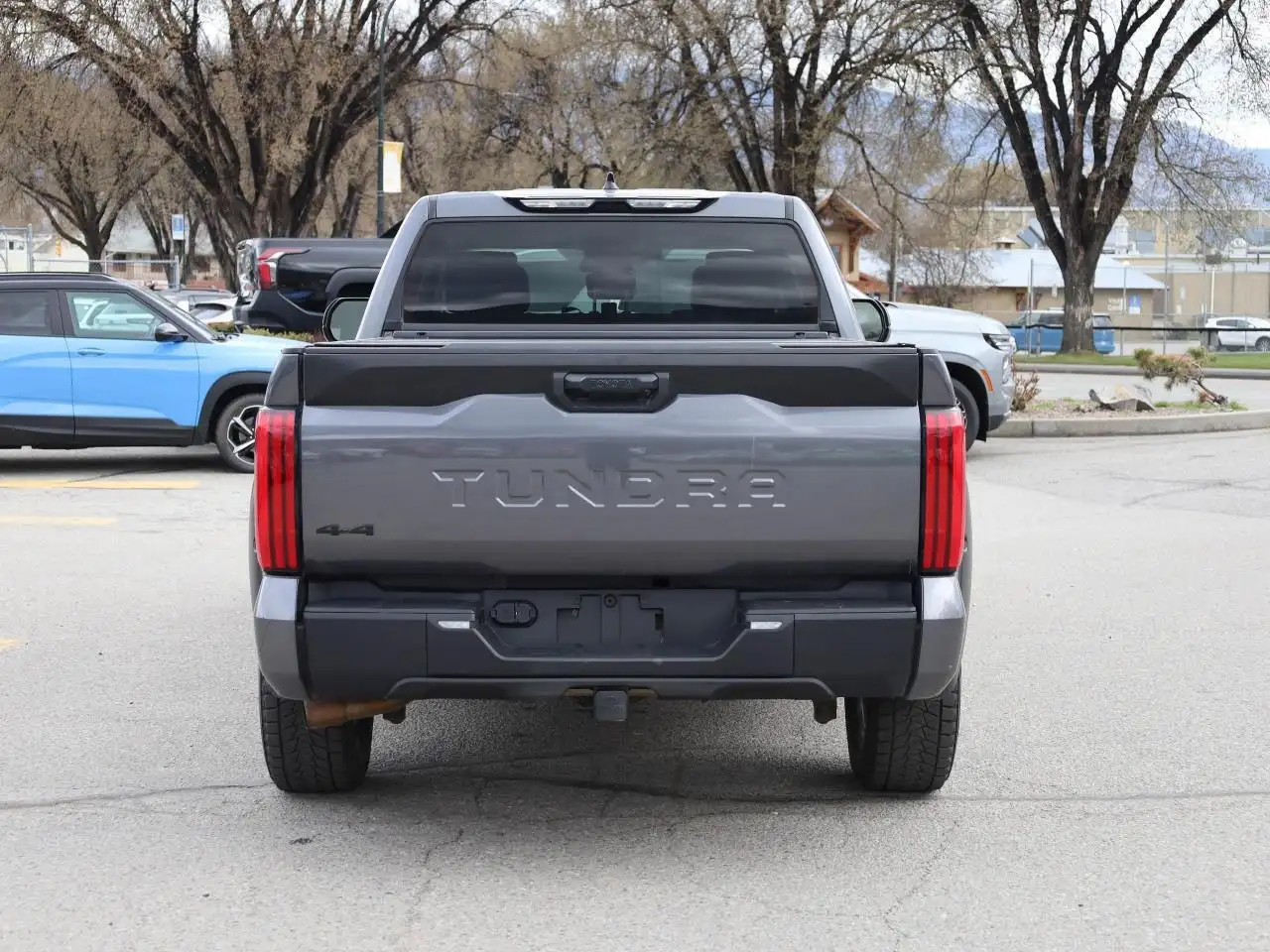 Toyota Tundra снимка Toyota Tundra