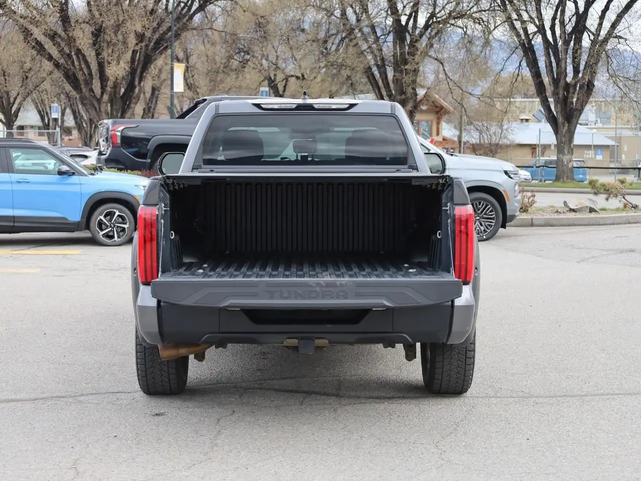 Toyota Tundra снимка Toyota Tundra