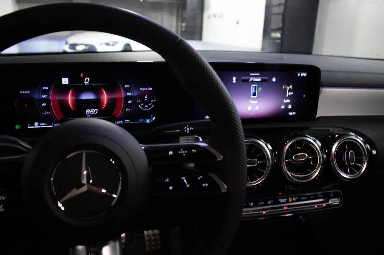 Mercedes-Benz CLA снимка Mercedes-Benz CLA