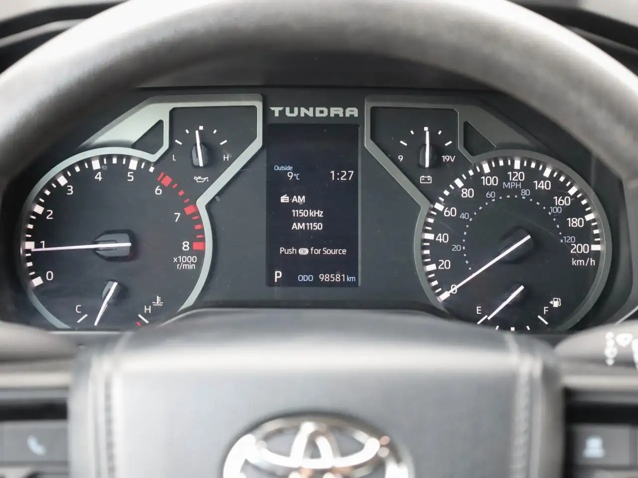 Toyota Tundra снимка Toyota Tundra