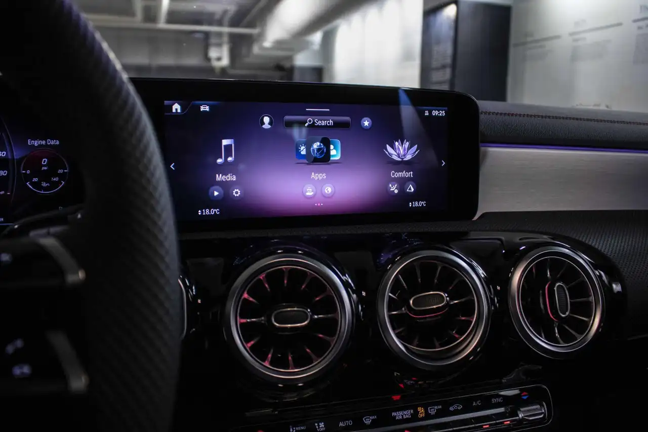 Mercedes-Benz CLA снимка Mercedes-Benz CLA