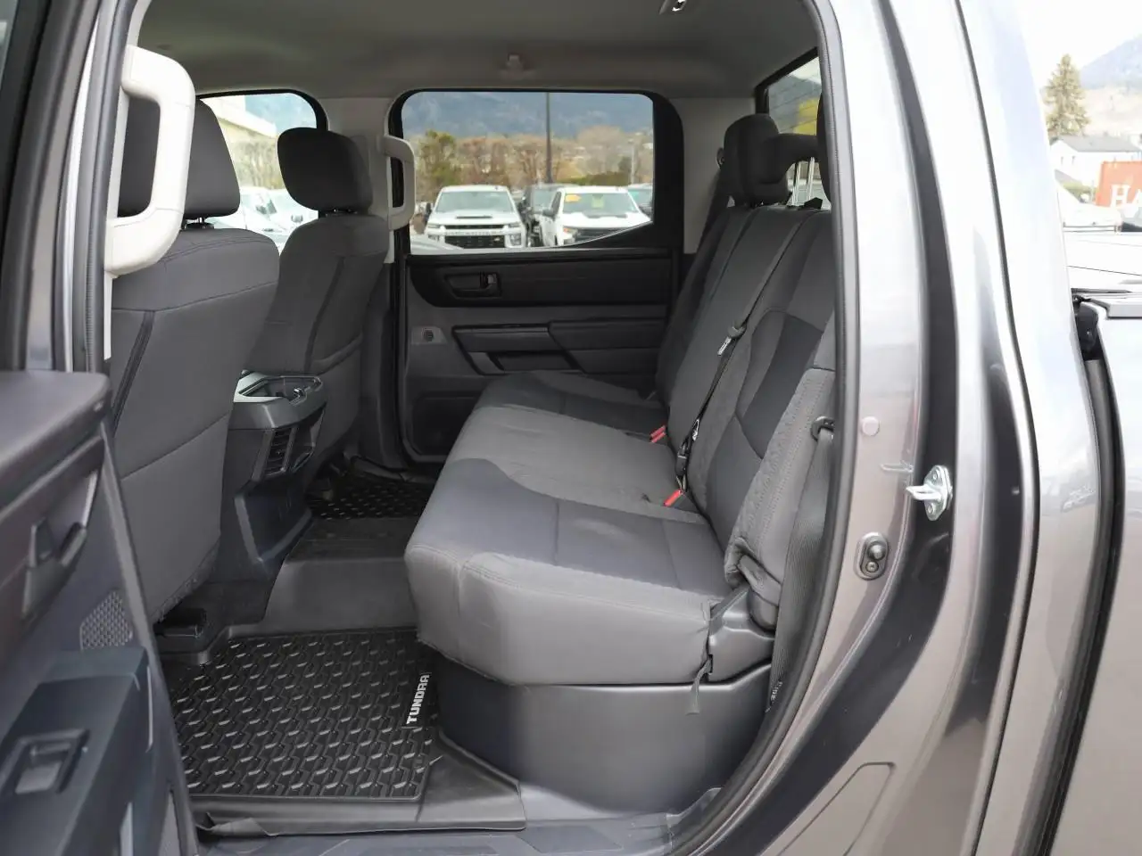 Toyota Tundra снимка Toyota Tundra
