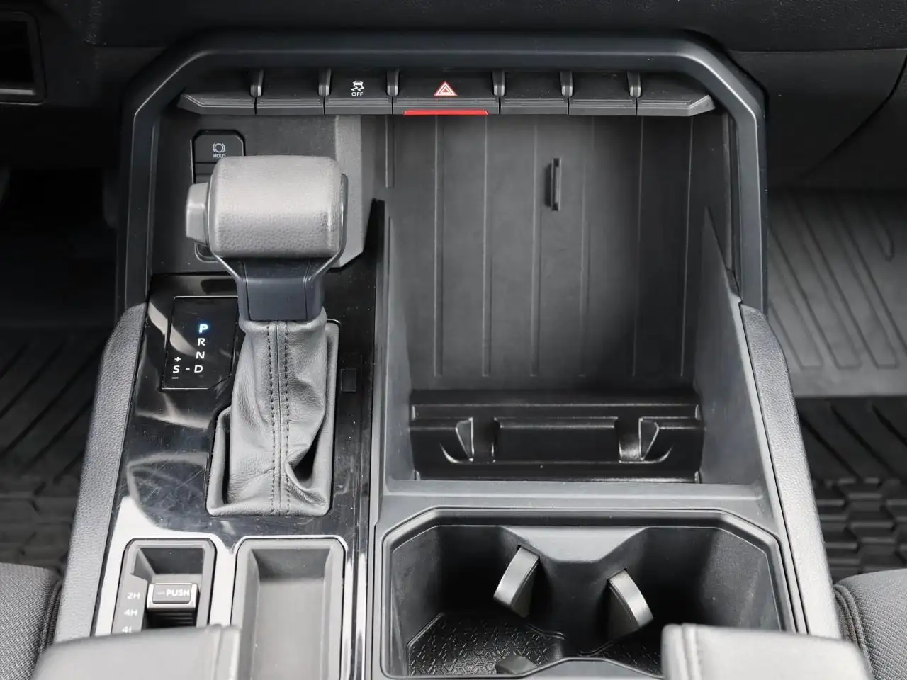 Toyota Tundra снимка Toyota Tundra