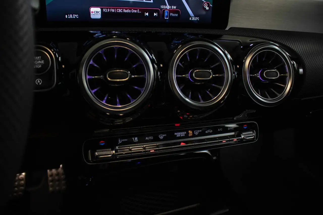 Mercedes-Benz CLA снимка Mercedes-Benz CLA