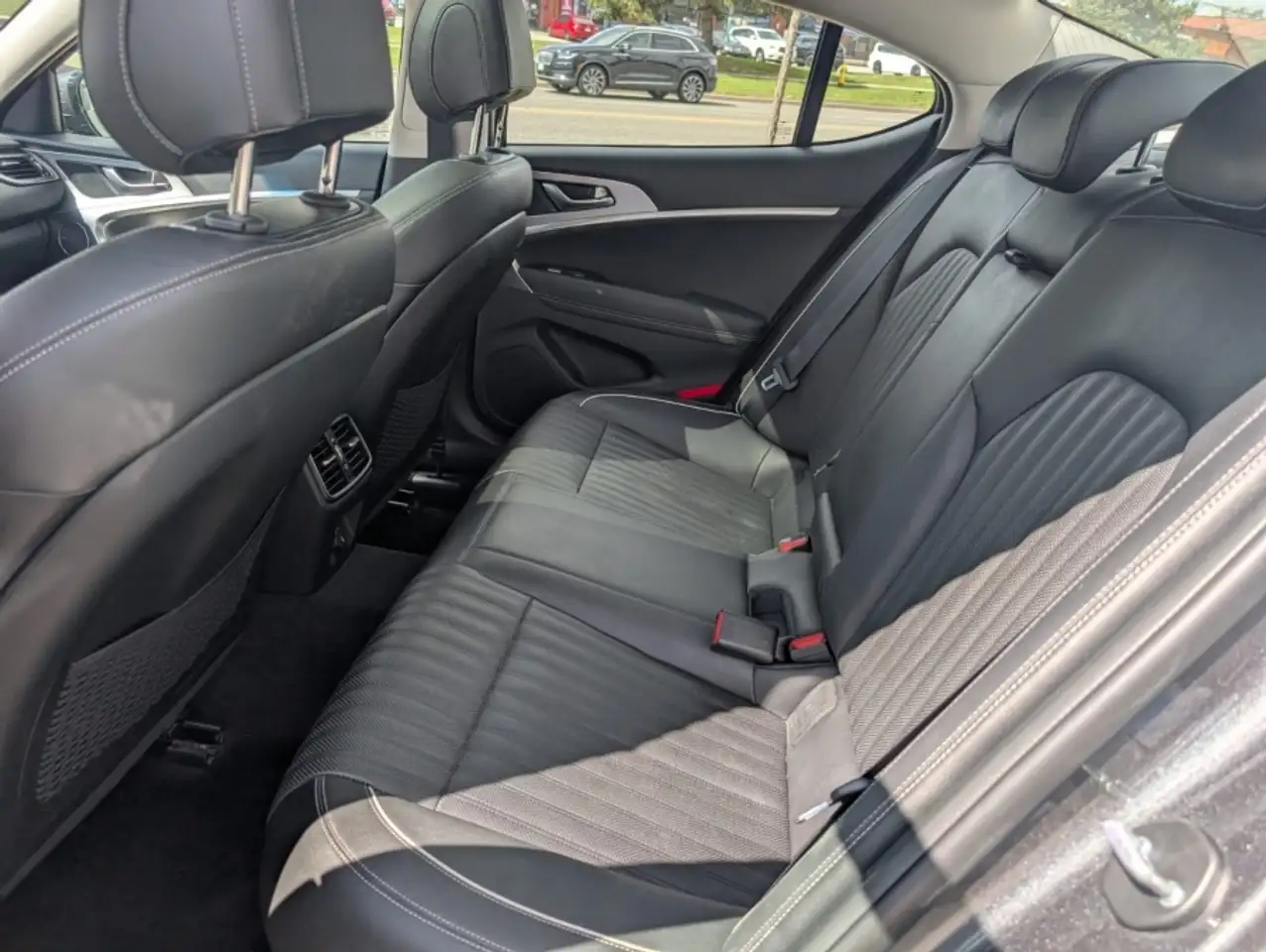 Genesis G70 снимка Genesis G70