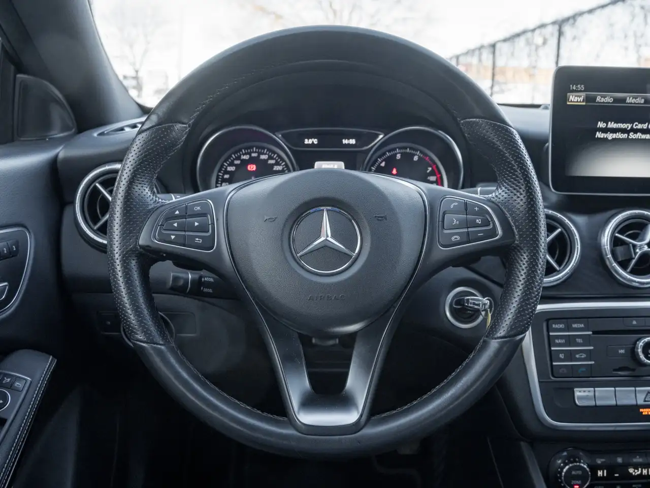 Mercedes-Benz CLA снимка Mercedes-Benz CLA