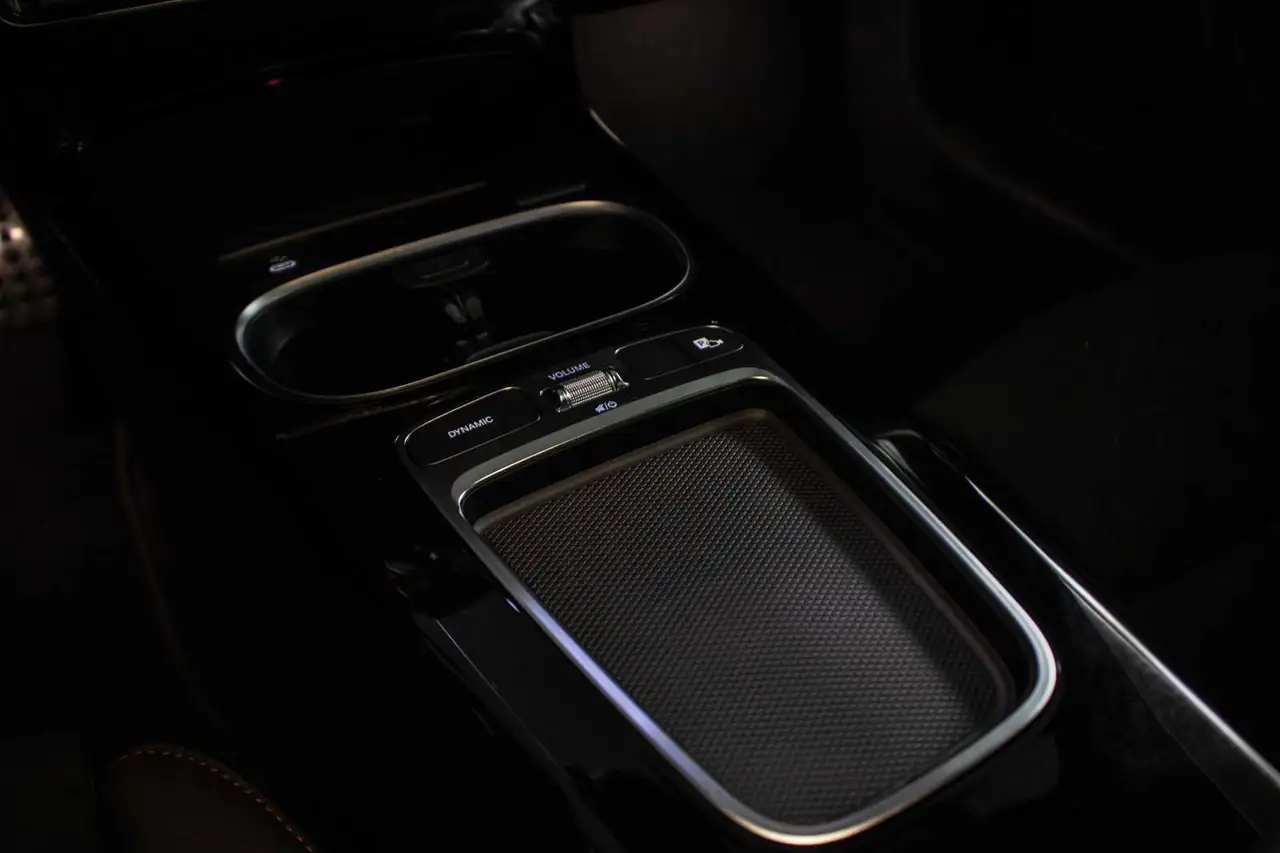 Mercedes-Benz CLA снимка Mercedes-Benz CLA