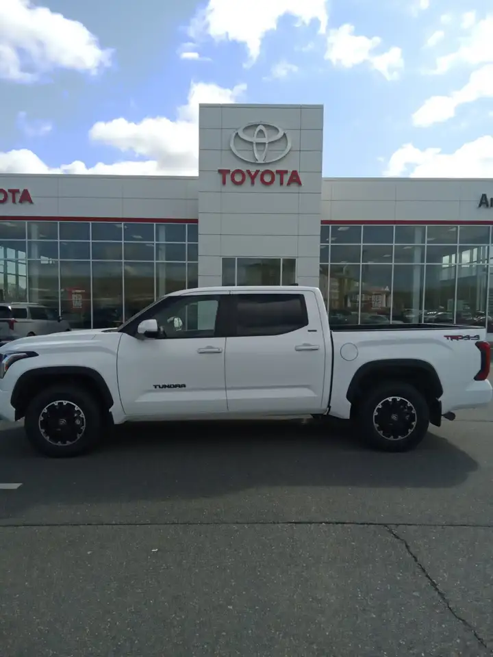 Toyota Tundra снимка Toyota Tundra