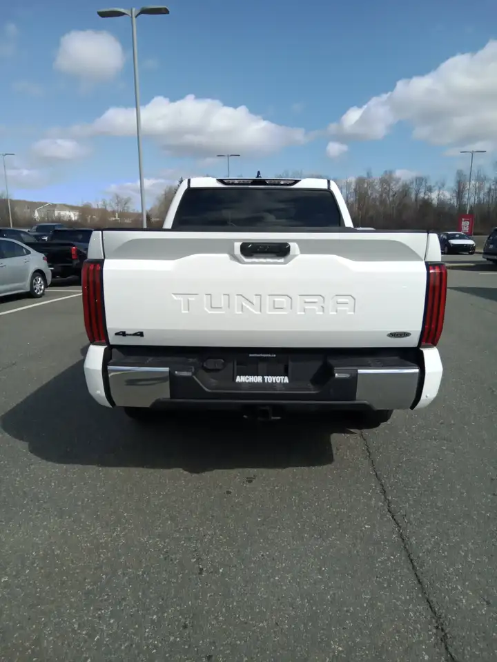 Toyota Tundra снимка Toyota Tundra