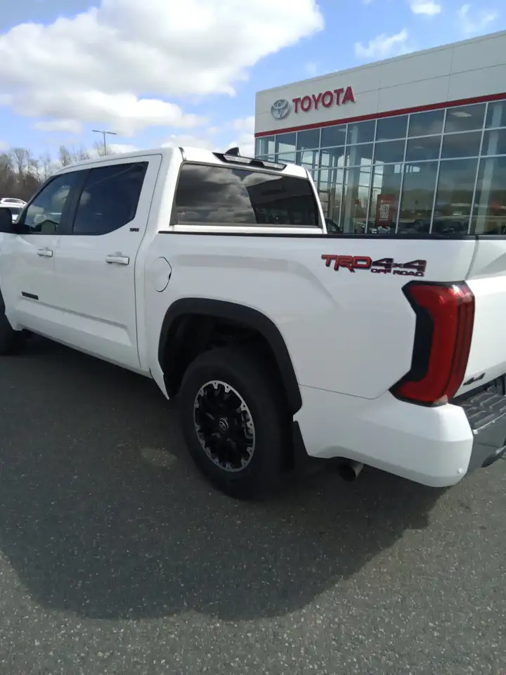 Toyota Tundra снимка Toyota Tundra
