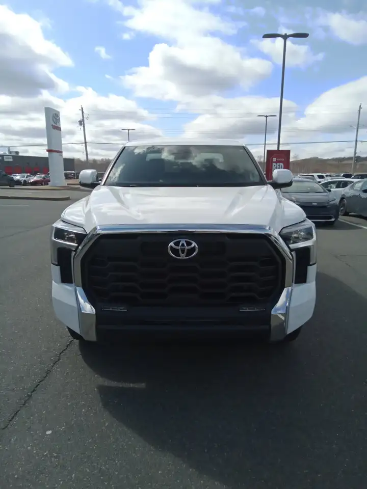 Toyota Tundra снимка Toyota Tundra