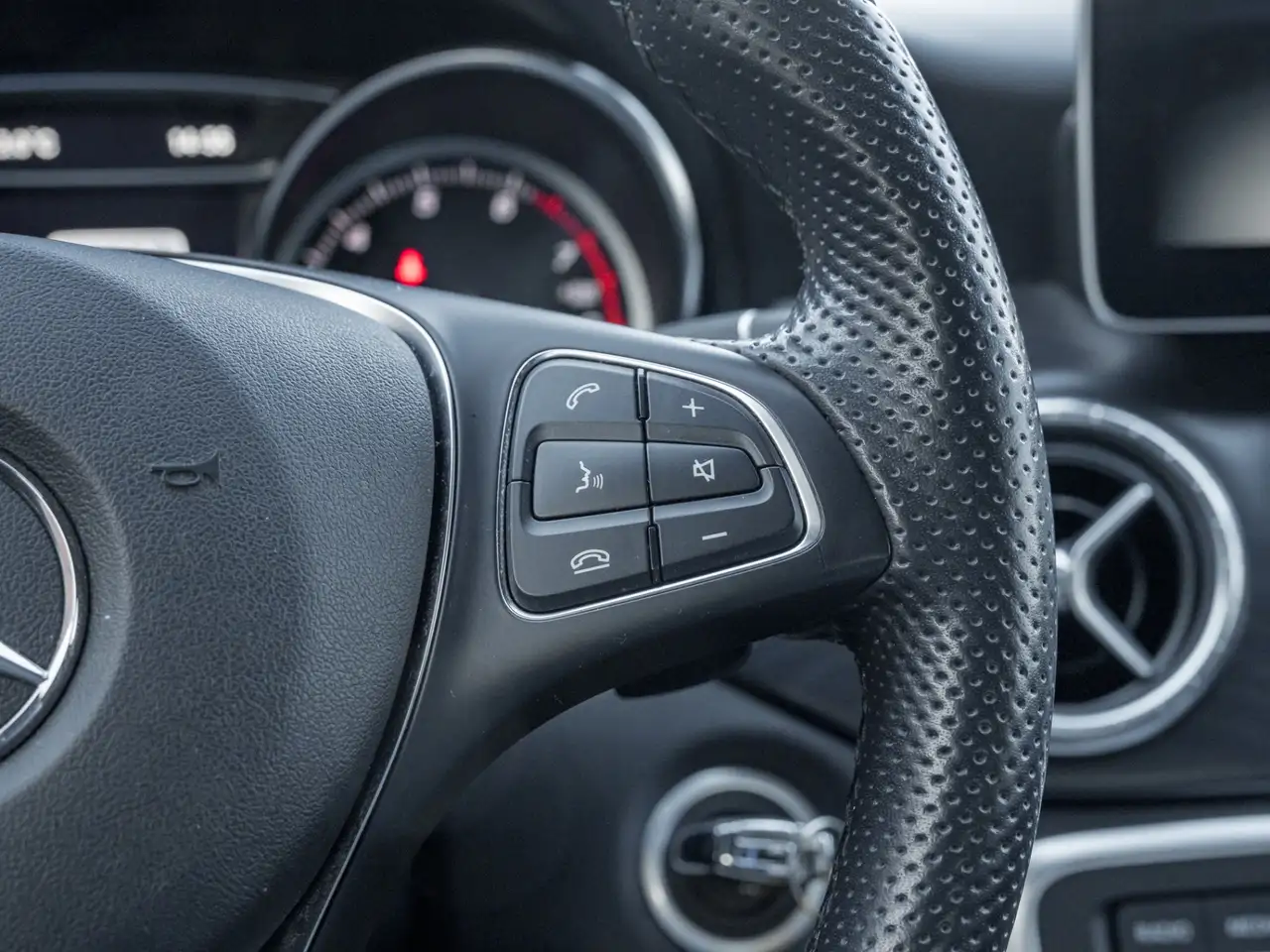 Mercedes-Benz CLA снимка Mercedes-Benz CLA