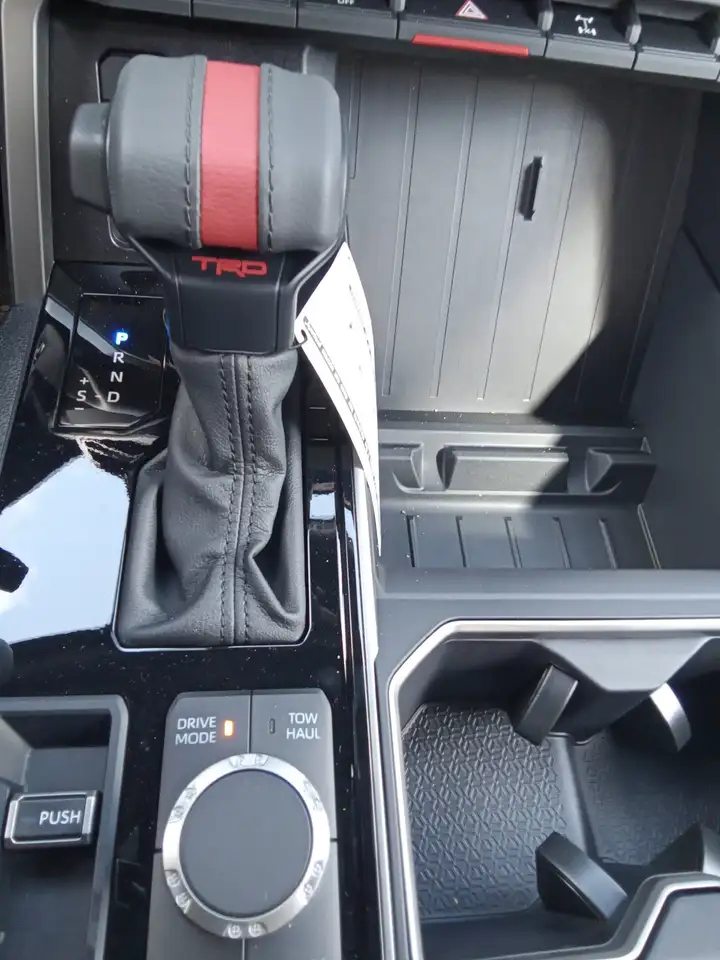 Toyota Tundra снимка Toyota Tundra