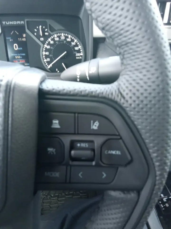 Toyota Tundra снимка Toyota Tundra