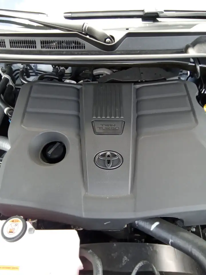 Toyota Tundra снимка Toyota Tundra