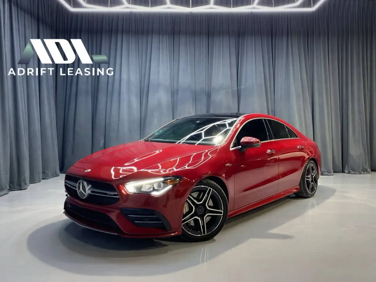 Mercedes-Benz CLA снимка Mercedes-Benz CLA