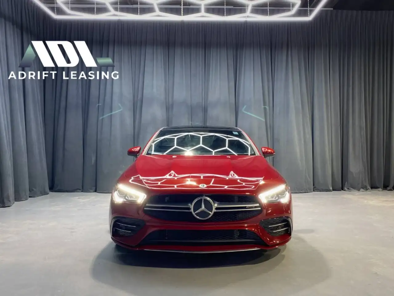 Mercedes-Benz CLA снимка Mercedes-Benz CLA