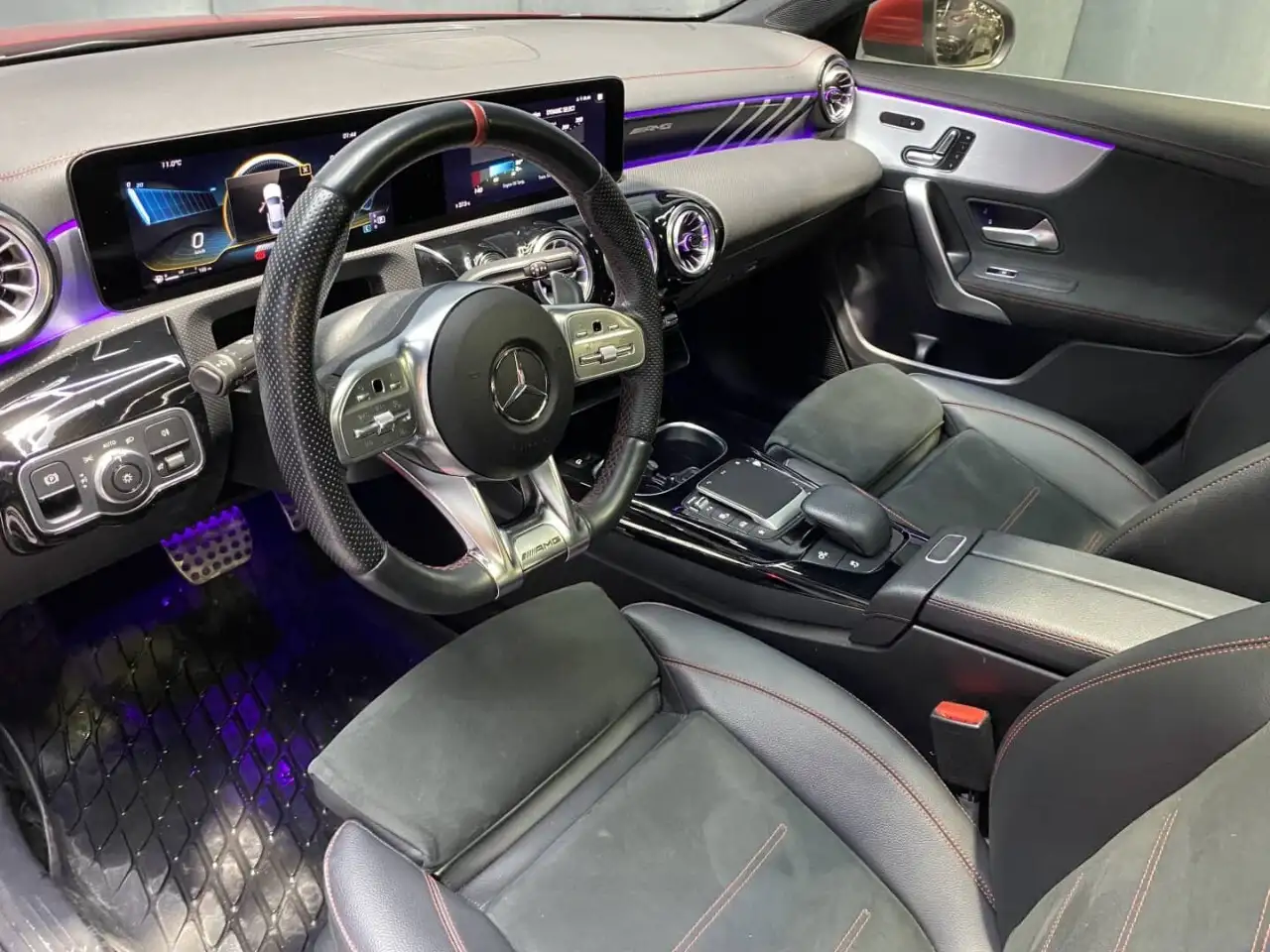 Mercedes-Benz CLA снимка Mercedes-Benz CLA