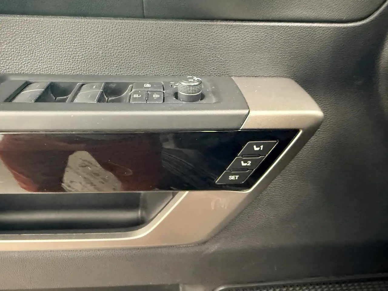 Toyota Tundra снимка Toyota Tundra