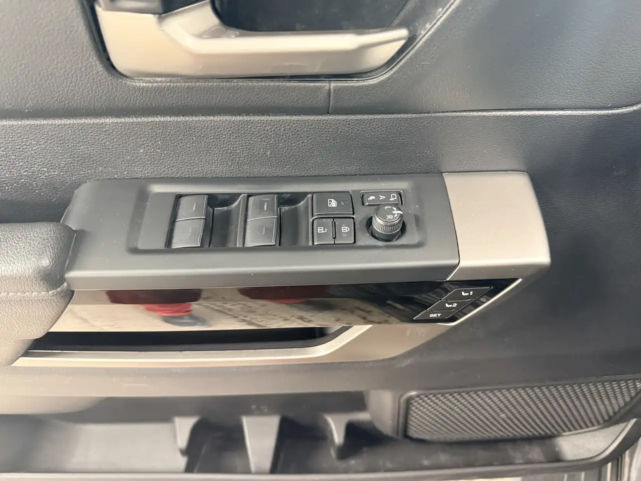 Toyota Tundra снимка Toyota Tundra