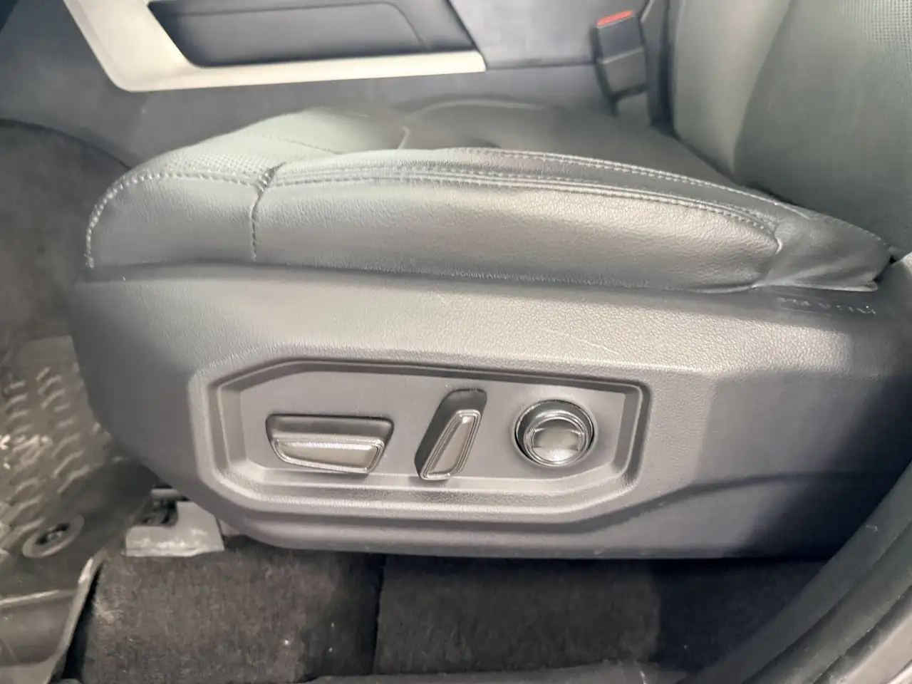 Toyota Tundra снимка Toyota Tundra