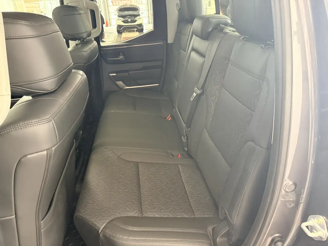 Toyota Tundra снимка Toyota Tundra