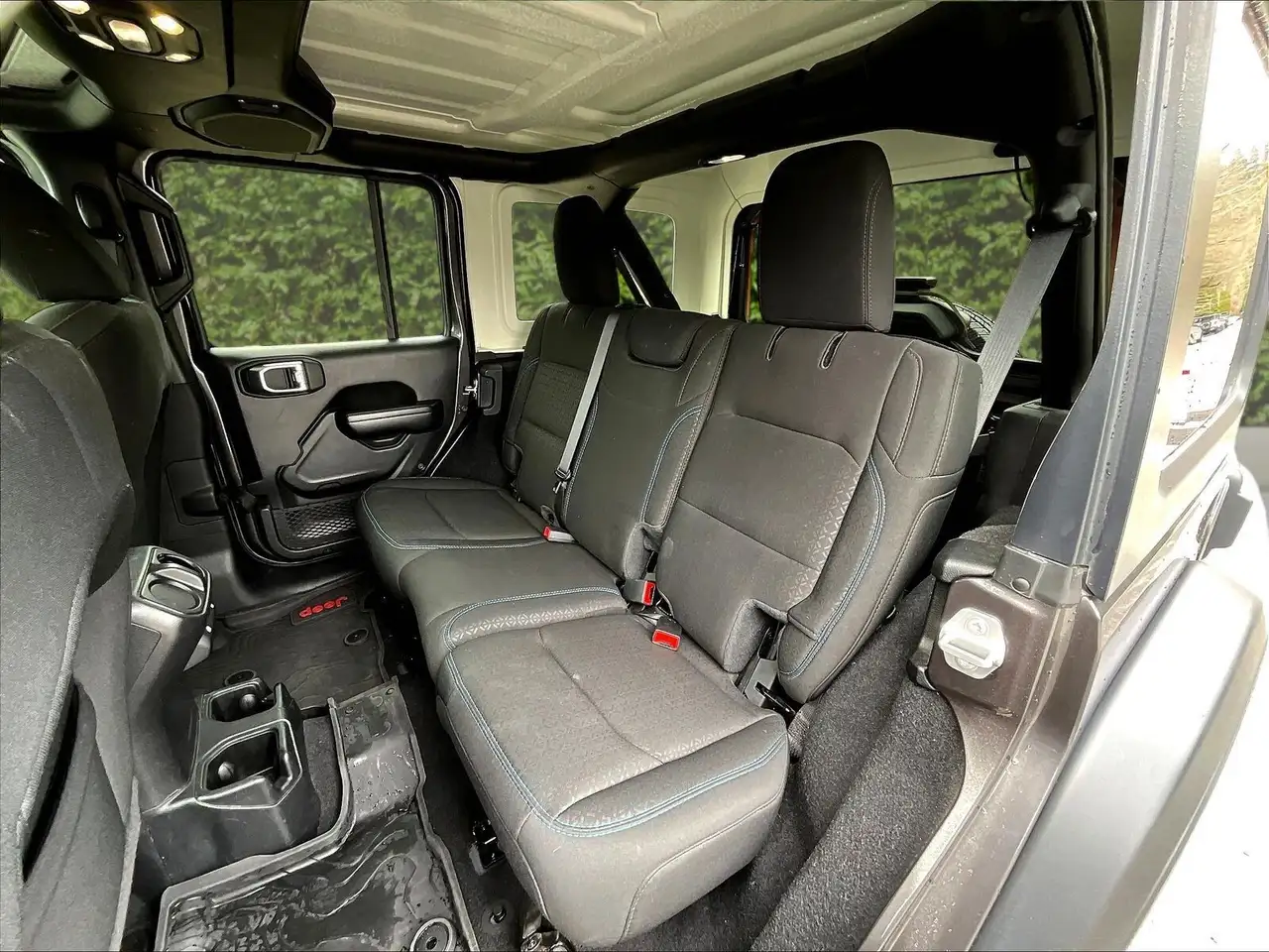 Jeep Wrangler снимка Jeep Wrangler