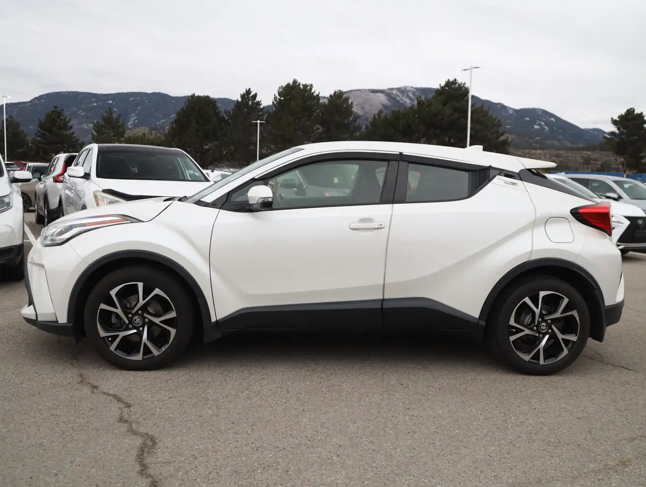 Toyota C-HR снимка Toyota C-HR