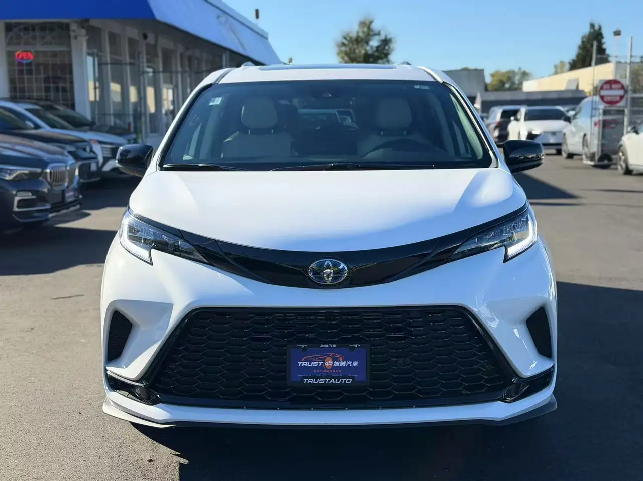 Toyota Sienna снимка Toyota Sienna