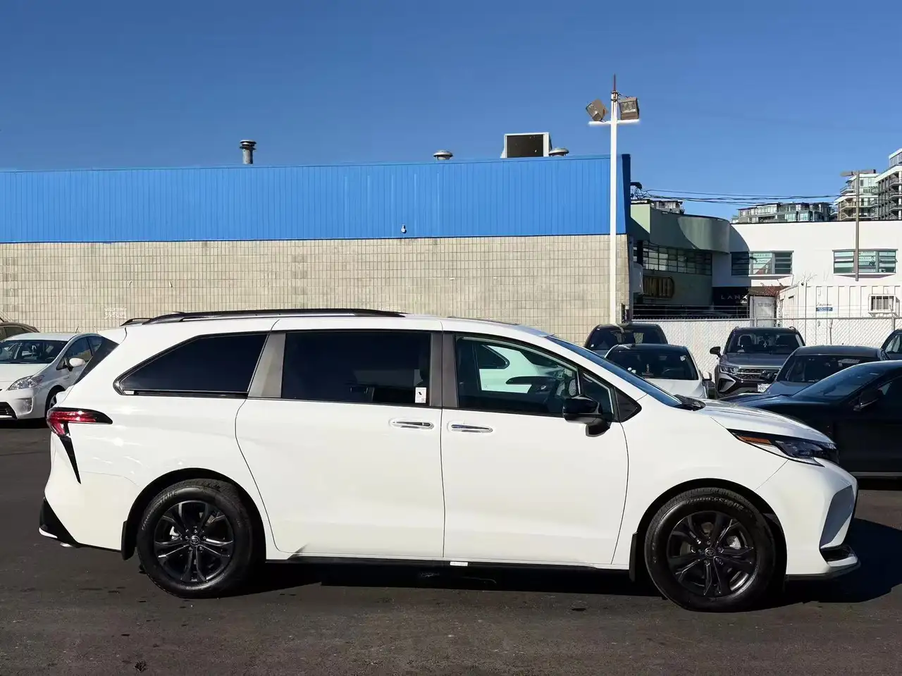 Toyota Sienna снимка Toyota Sienna