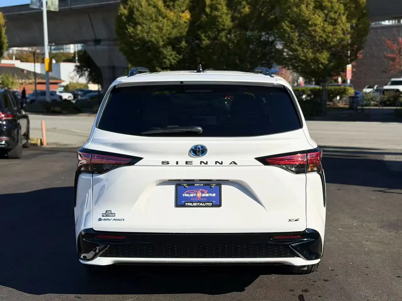 Toyota Sienna снимка Toyota Sienna