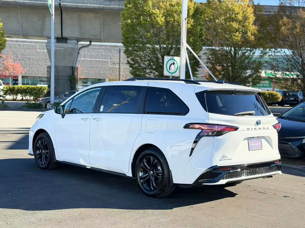 Toyota Sienna снимка Toyota Sienna