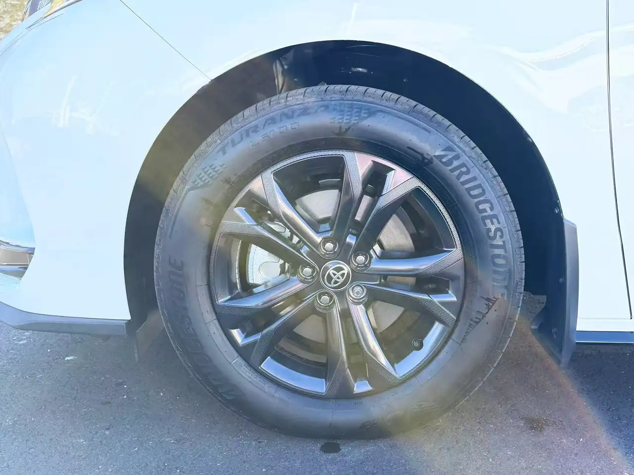 Toyota Sienna снимка Toyota Sienna